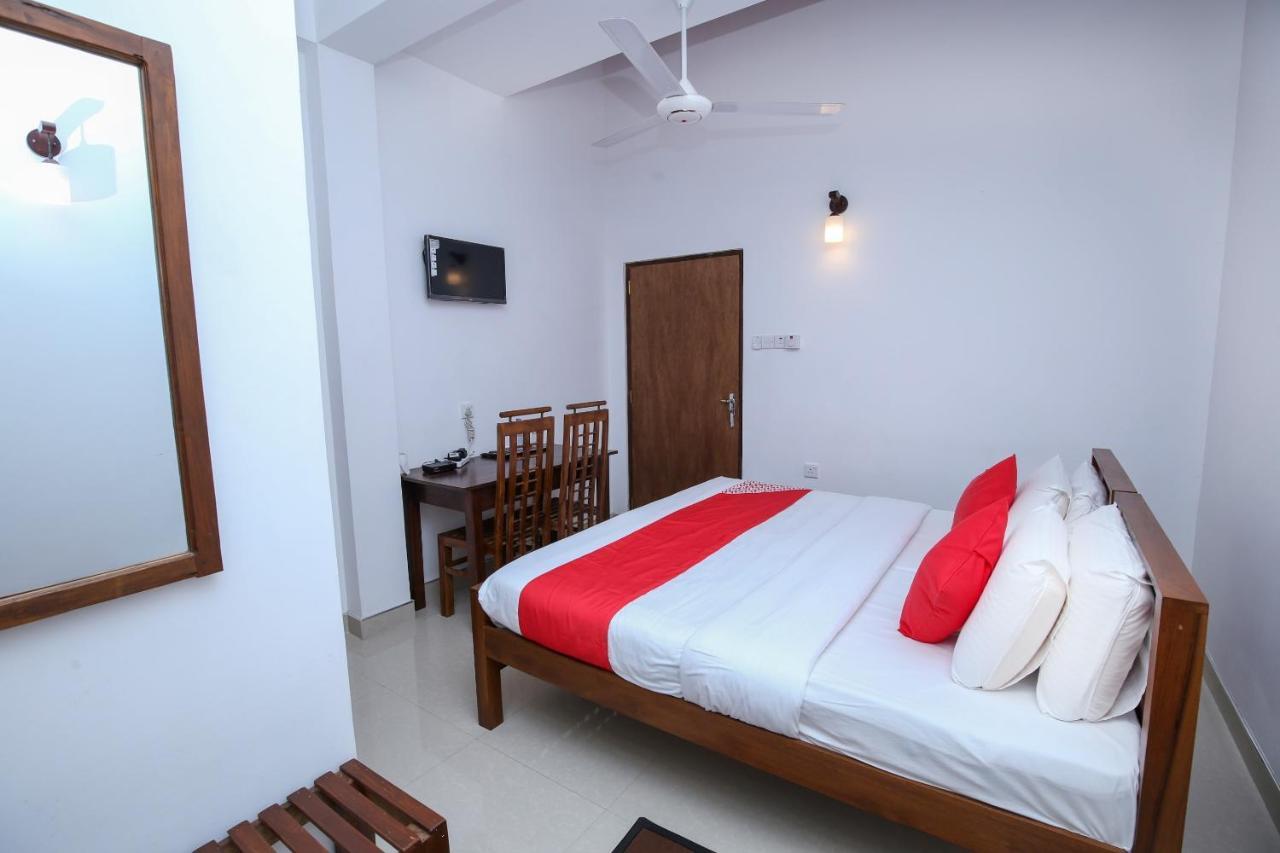 Oyo 438 Sarala Residence Hotel Kandy Exterior photo