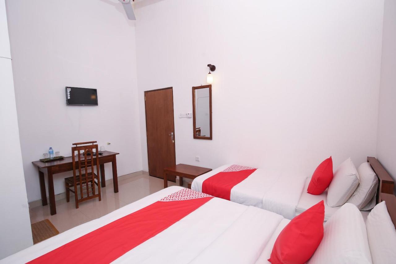 Oyo 438 Sarala Residence Hotel Kandy Exterior photo