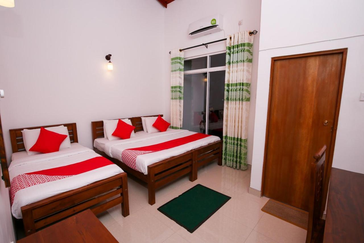 Oyo 438 Sarala Residence Hotel Kandy Exterior photo