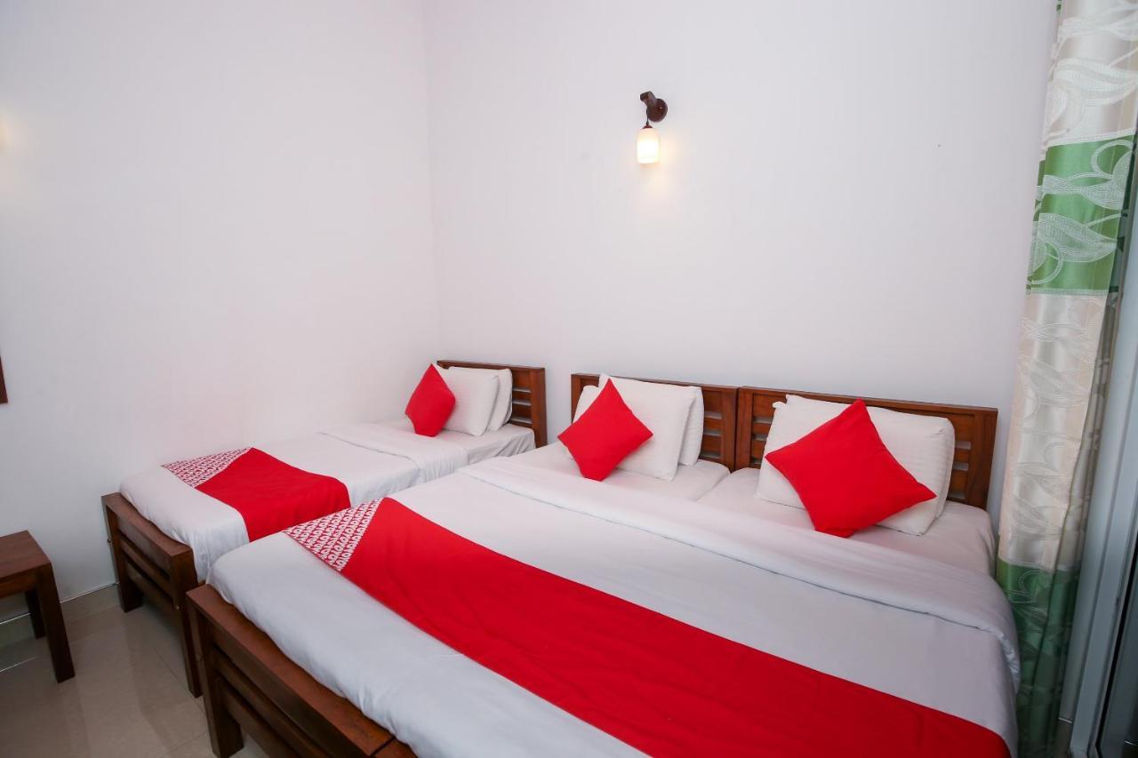 Oyo 438 Sarala Residence Hotel Kandy Exterior photo