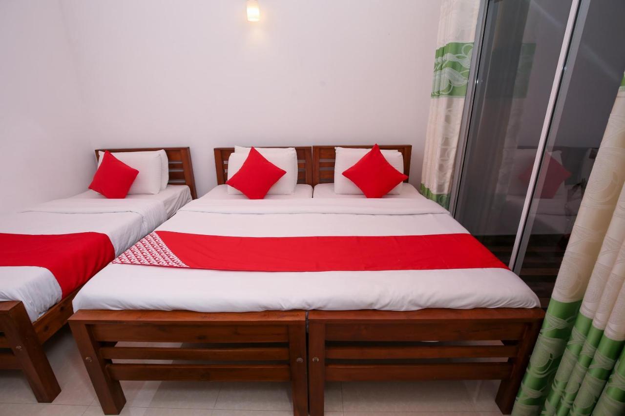 Oyo 438 Sarala Residence Hotel Kandy Exterior photo